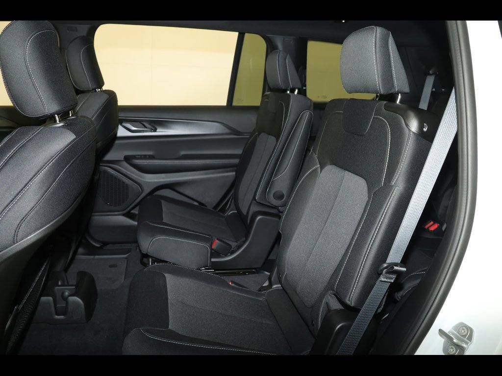 New 2025 Jeep Grand Cherokee L Laredo w/ Luxury Tech Group I image 22