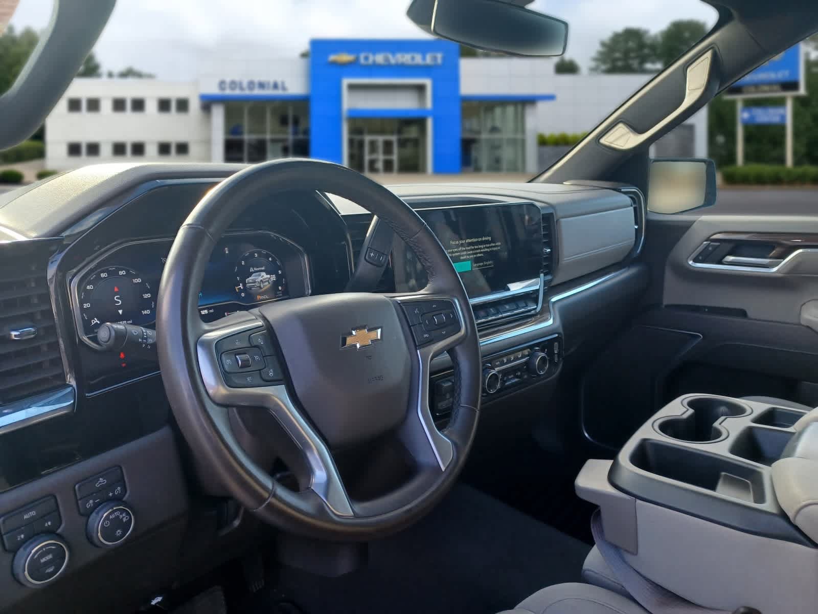 Used 2025 Chevrolet Silverado 1500 LT AWD/4WD image 8