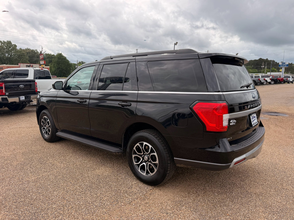 Used 2024 Ford Expedition XLT RWD image 3