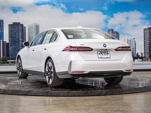 Used 2026 BMW 530i xDrive w/ Premium Package image 9