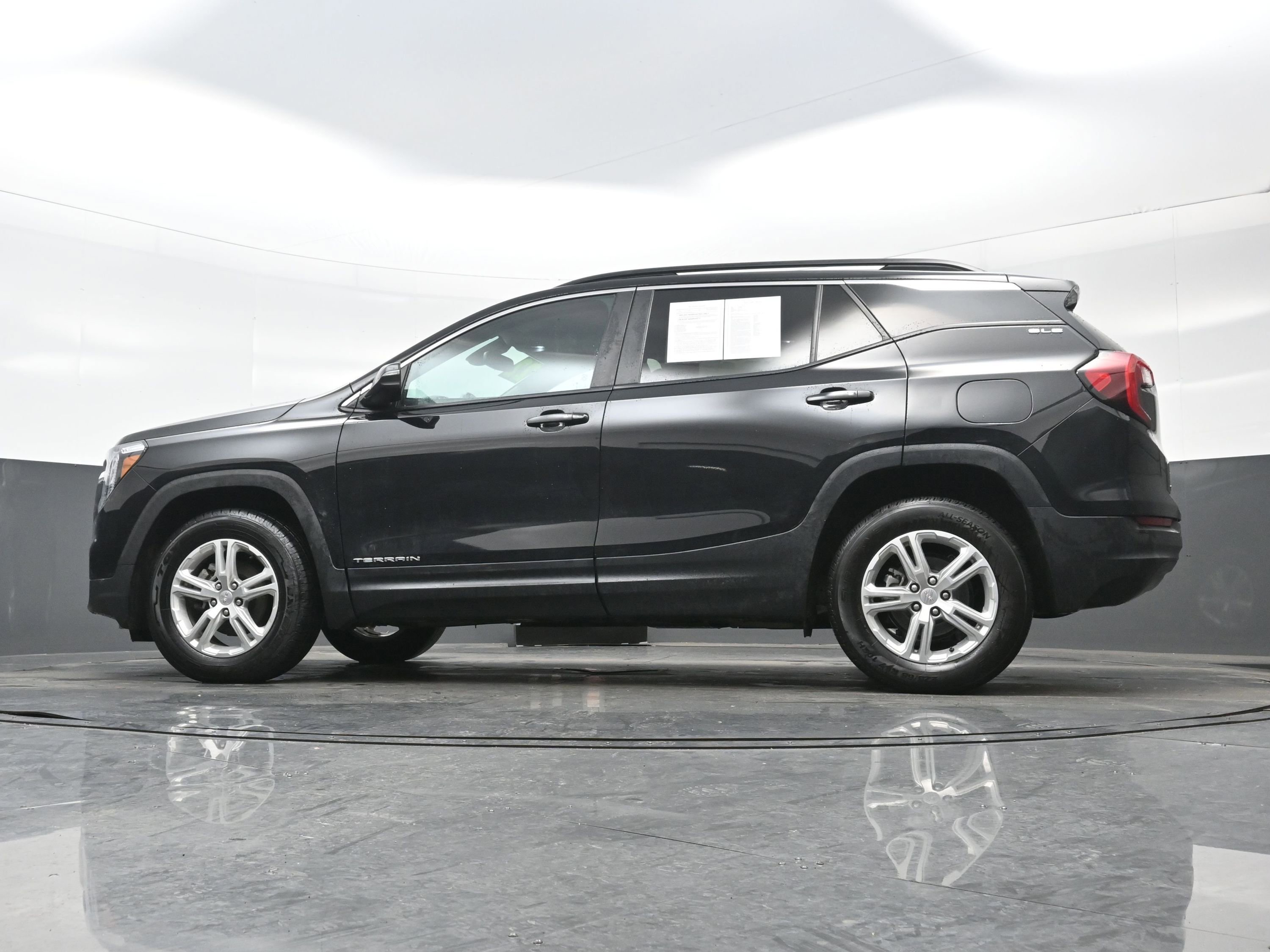 Used 2022 GMC Terrain SLE w/ Driver Convenience Package image 27