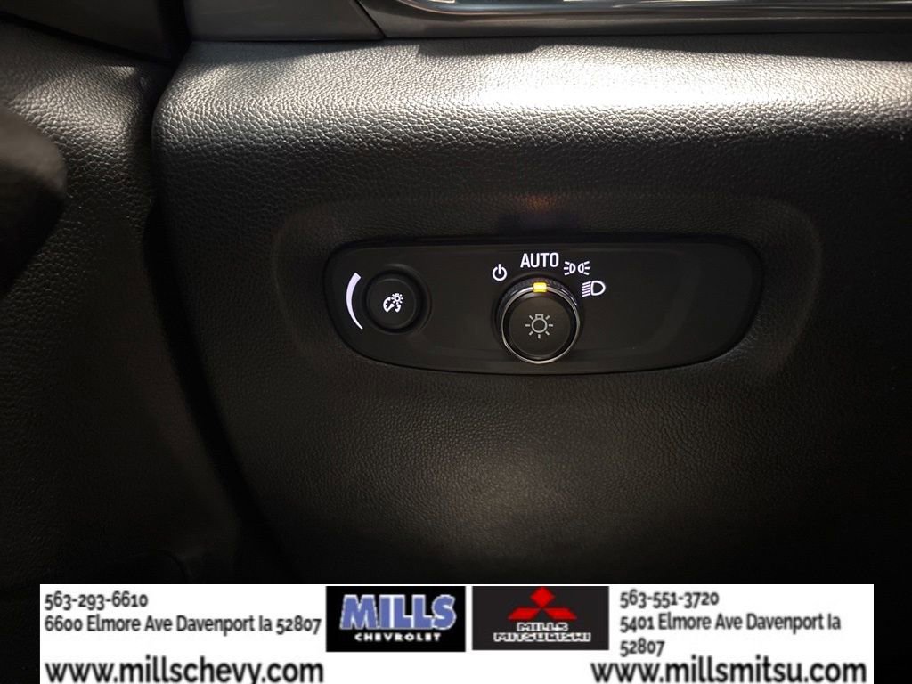 Used 2023 Chevrolet Traverse LT FWD image 25