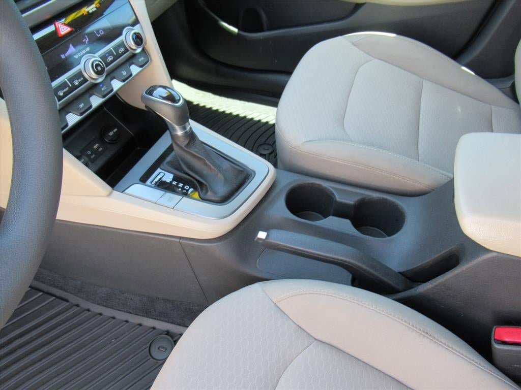 Used 2020 Hyundai Elantra SEL FWD image 18