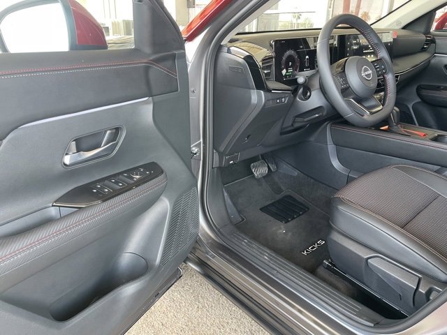 Used 2025 Nissan Kicks SR image 19
