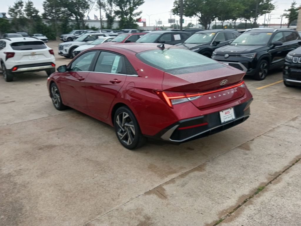 Used 2025 Hyundai Elantra SEL FWD image 8