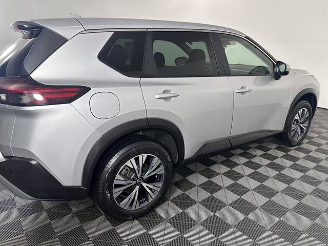 Used 2023 Nissan Rogue SV image 4