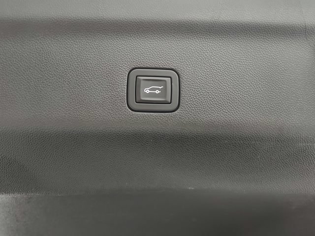 Used 2025 Chevrolet Tahoe Premier RWD image 36