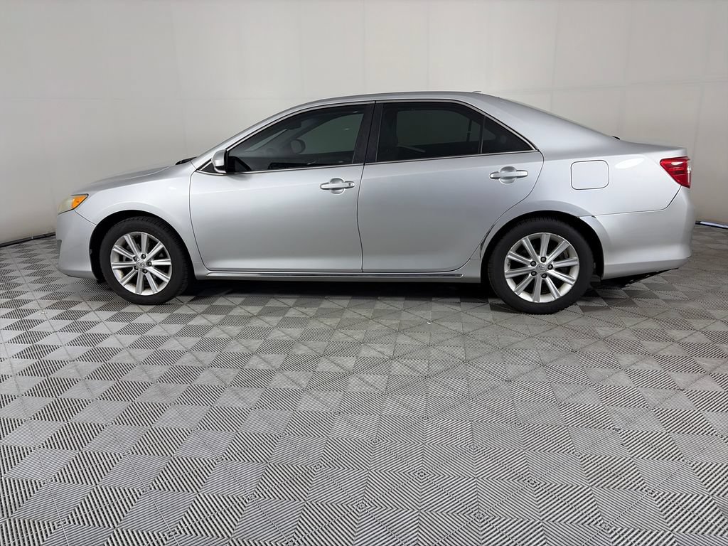Used 2013 Toyota Camry XLE w/ Convenience Pkg FWD image 4