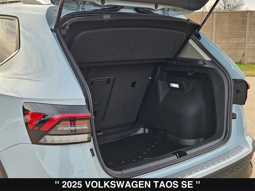 Used 2025 Volkswagen Taos SE image 35