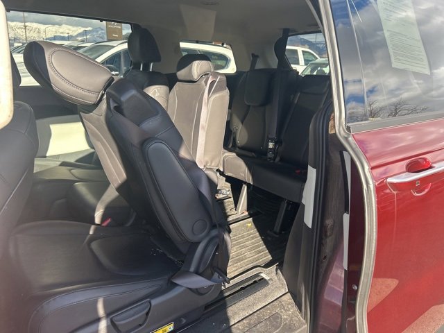 Used 2024 Kia Carnival SX image 28