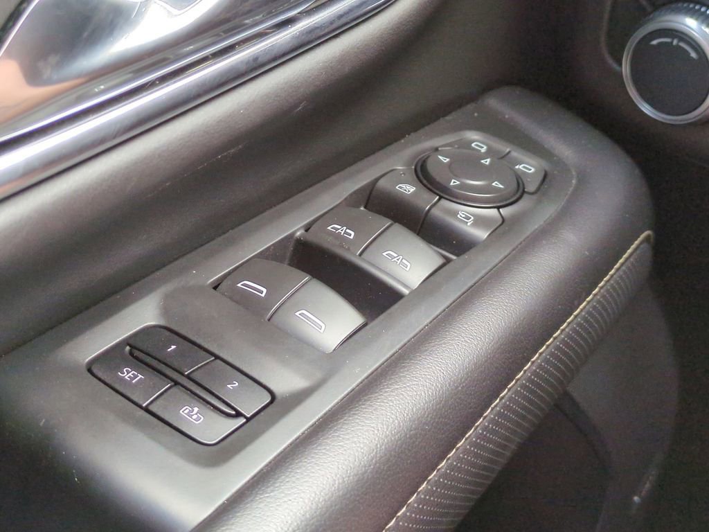 Used 2021 GMC Yukon SLT w/ SLT Luxury Plus Package RWD image 23