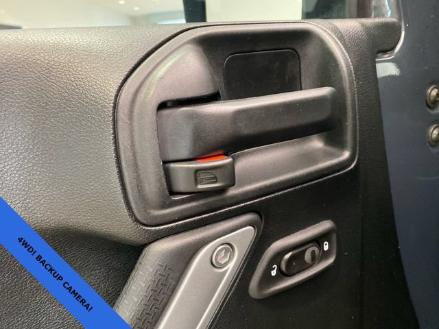 Used 2017 Jeep Wrangler Unlimited Rubicon w/ Connectivity Group AWD/4WD image 9