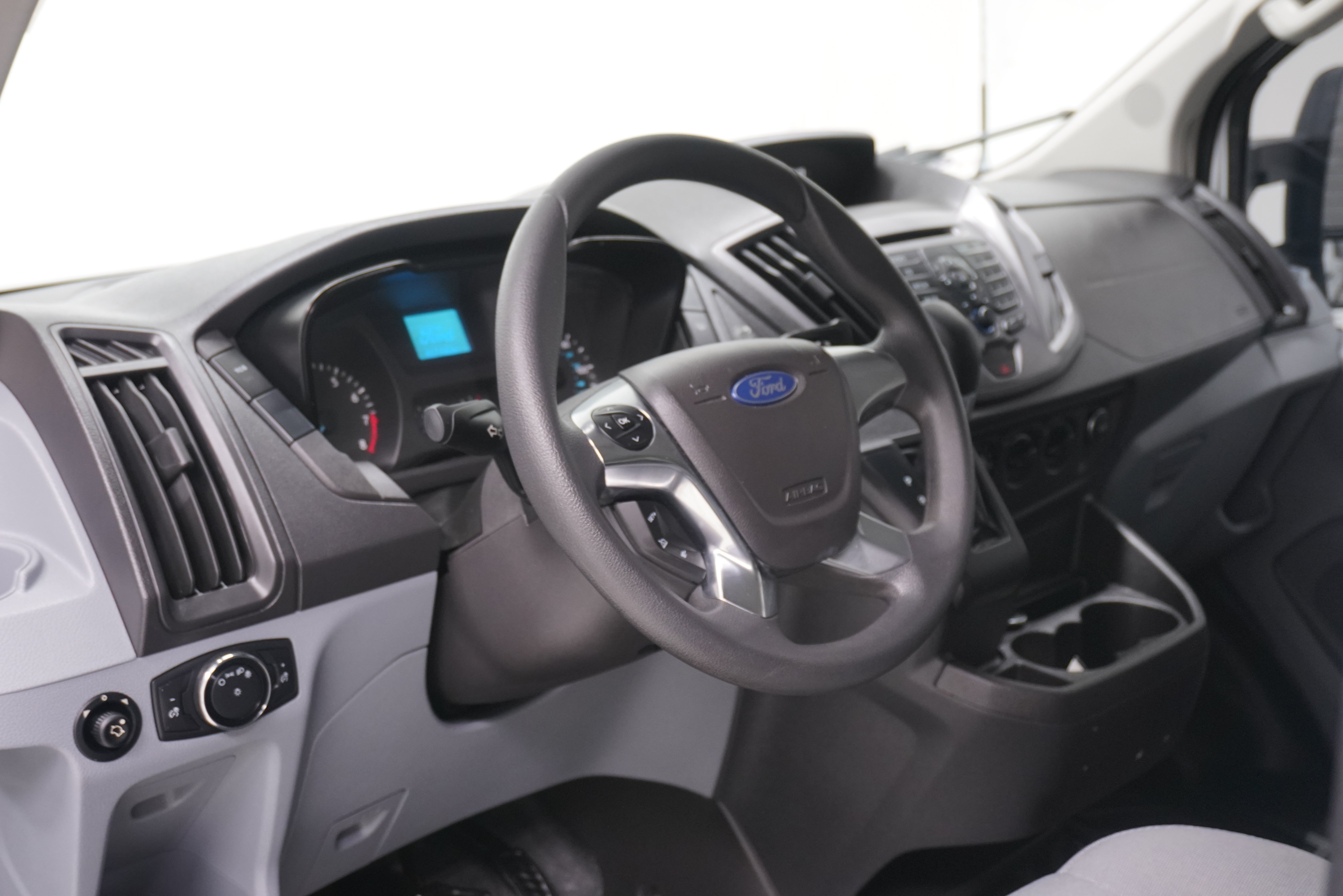 Used 2015 Ford Transit 350 XLT RWD image 8
