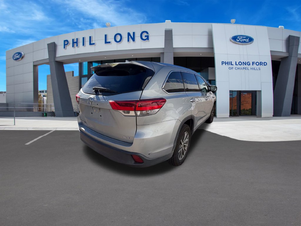 Used 2019 Toyota Highlander XLE FWD image 6