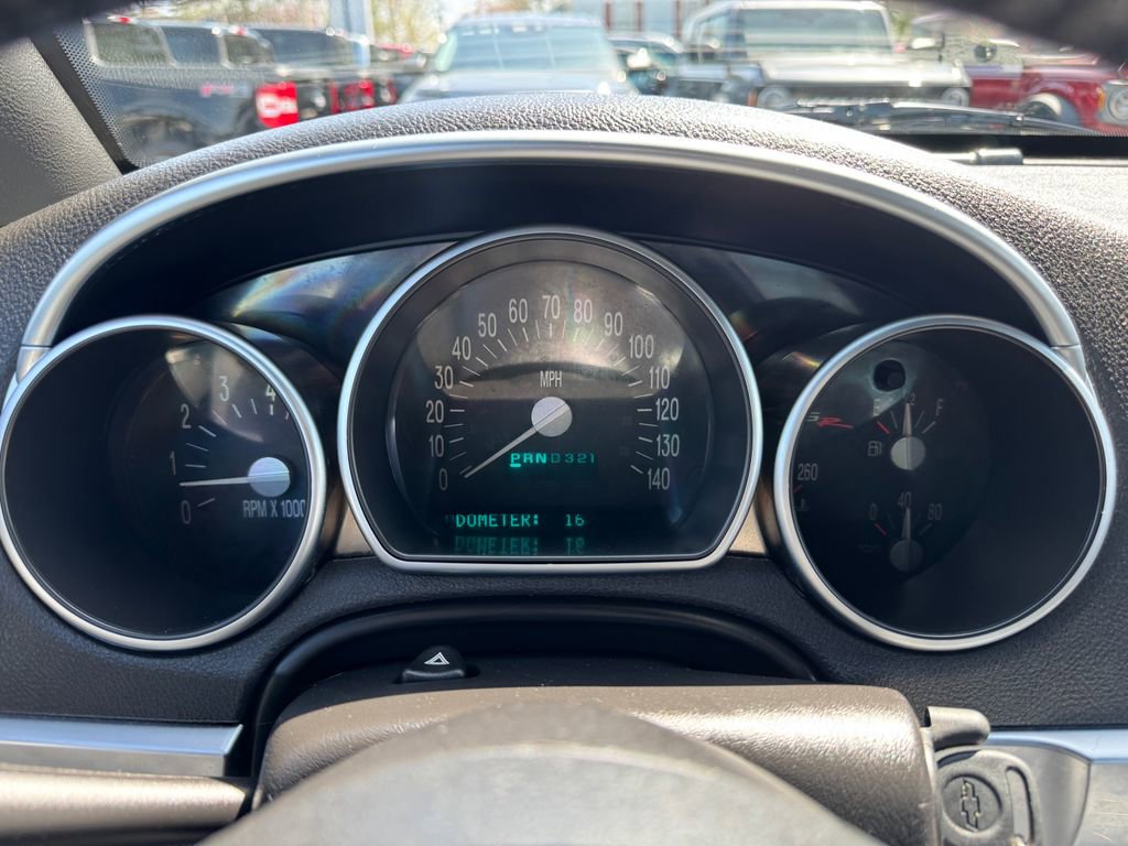 Used 2003 Chevrolet SSR w/ Preferred Equipment Group RWD image 23