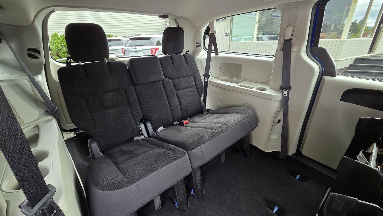 Used 2019 Dodge Grand Caravan SE w/ UConnect Hands-Free Group FWD image 17