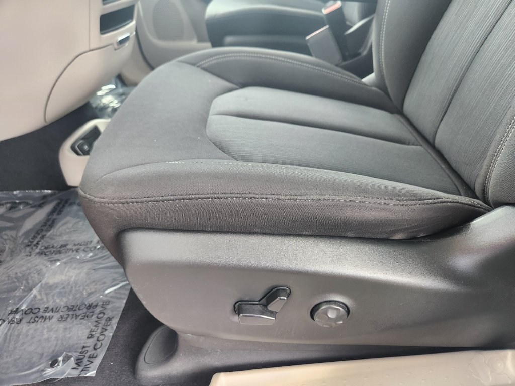 Used 2023 Chrysler Voyager LX FWD image 14