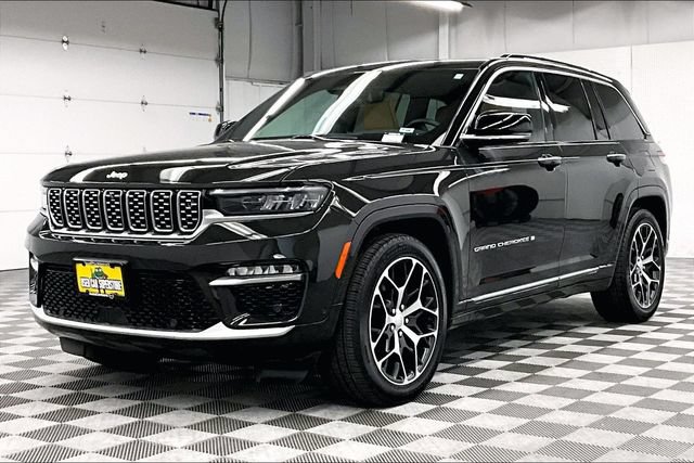 Used 2024 Jeep Grand Cherokee Summit AWD/4WD image 12