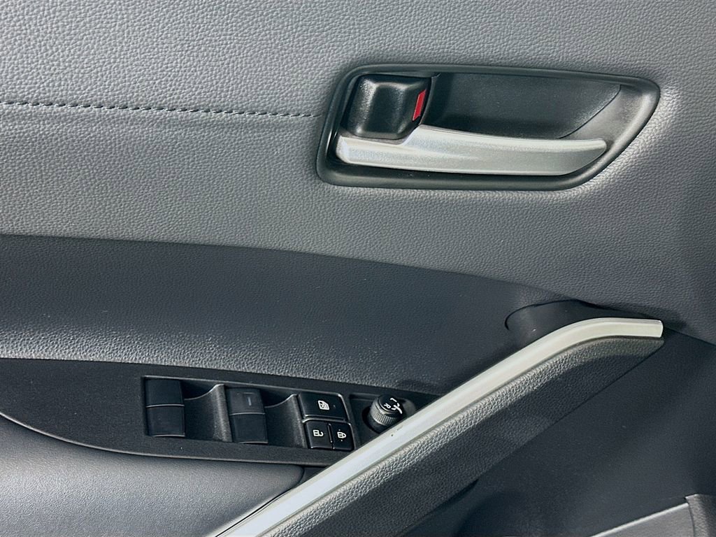 Used 2022 Toyota Corolla Cross XLE image 17