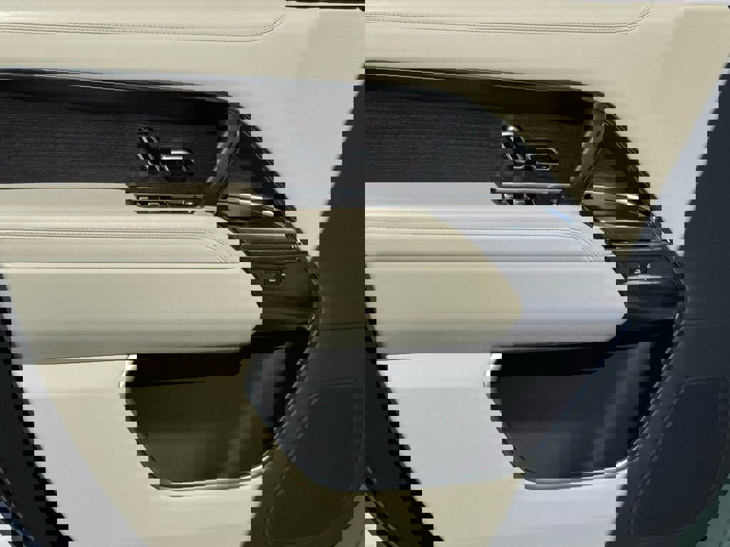 Used 2023 Land Rover Range Rover SE image 16