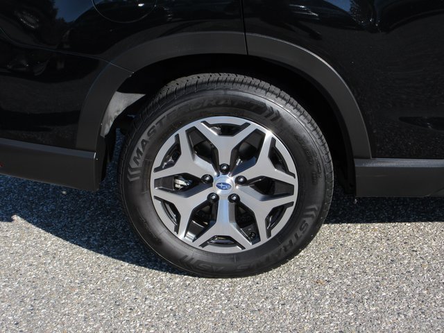 Used 2023 Subaru Forester Premium image 4