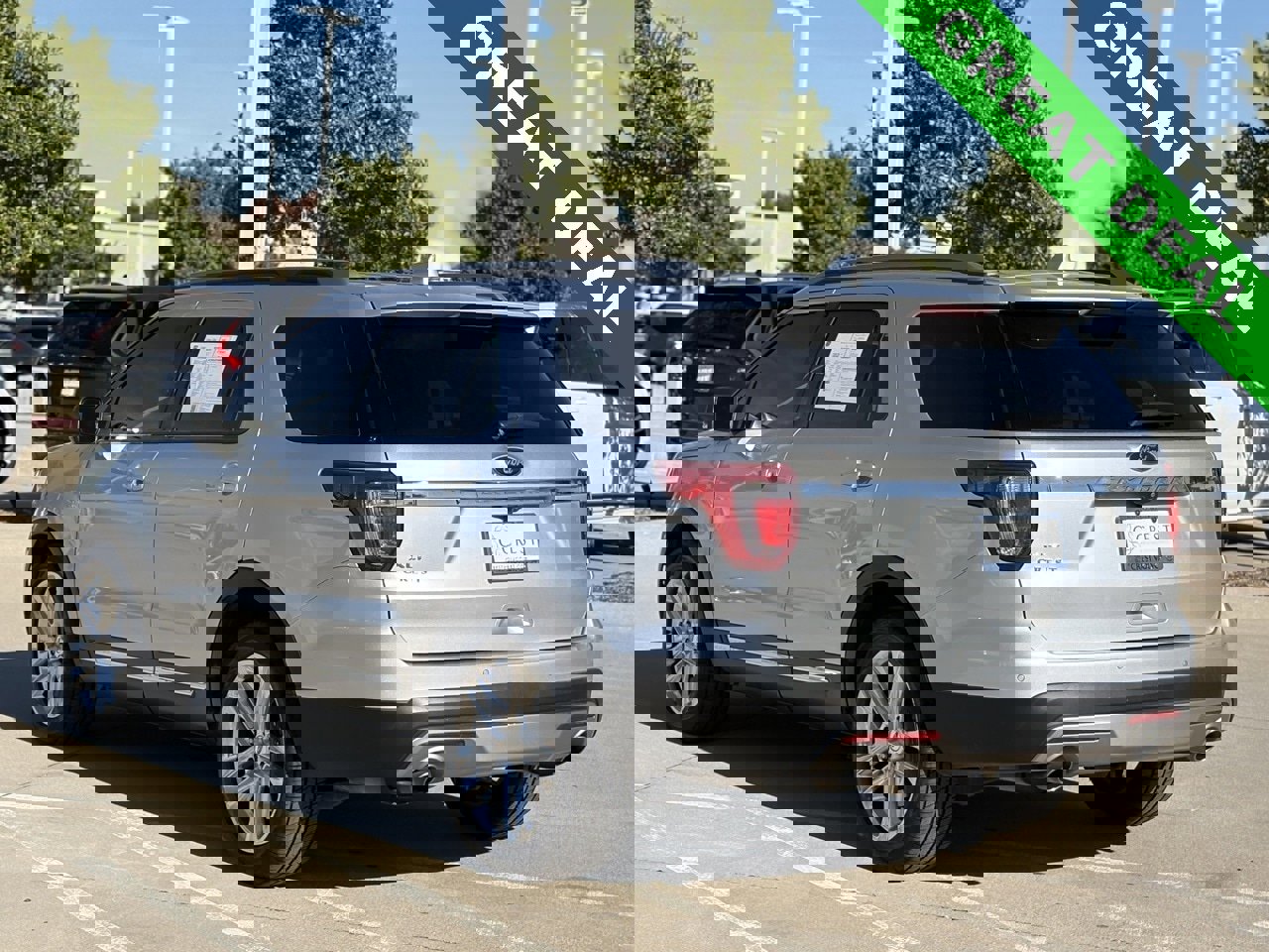 Used 2017 Ford Explorer XLT w/ Equipment Group 202A image 6