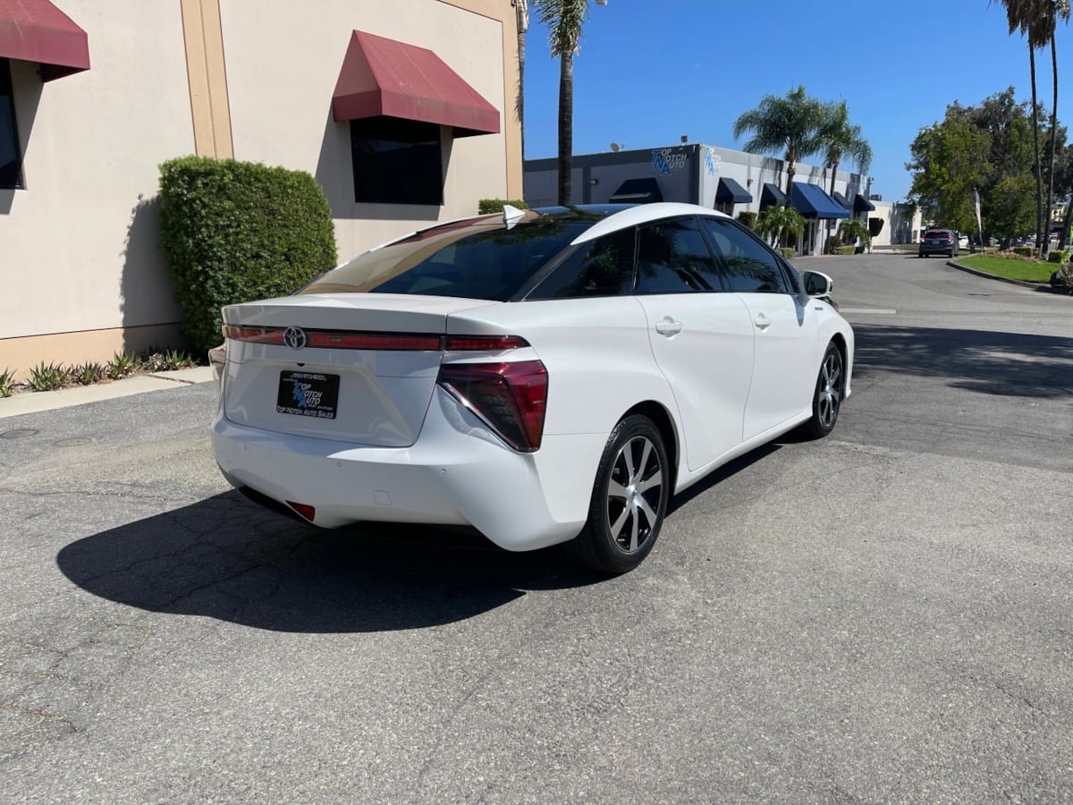 Used 2016 Toyota Mirai FWD image 6