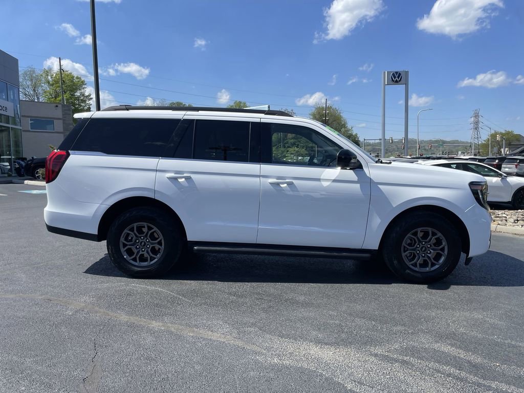 Used 2025 Ford Expedition Active image 4