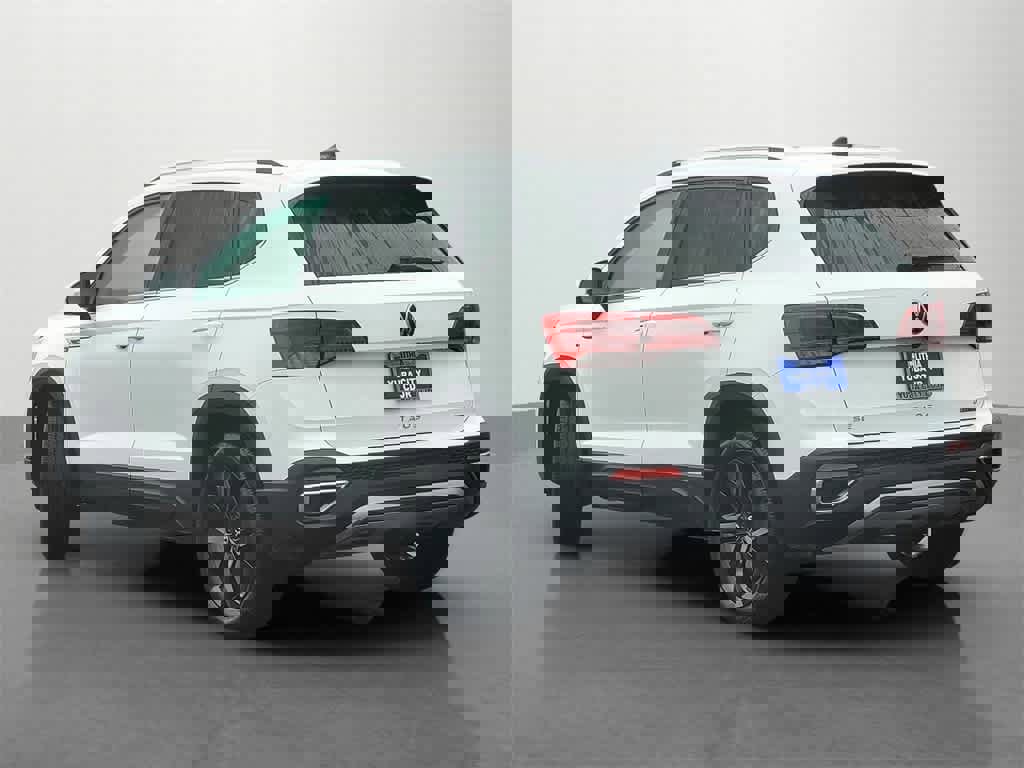 Used 2022 Volkswagen Taos SE w/ Panoramic Sunroof Package image 4