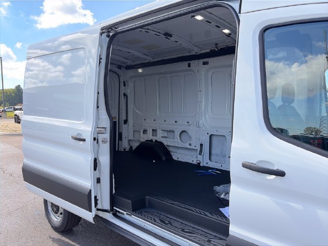 New 2027 Ford Transit 250 148 Medium Roof RWD image 23