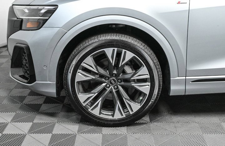 New 2025 Audi Q8 Premium Plus image 28