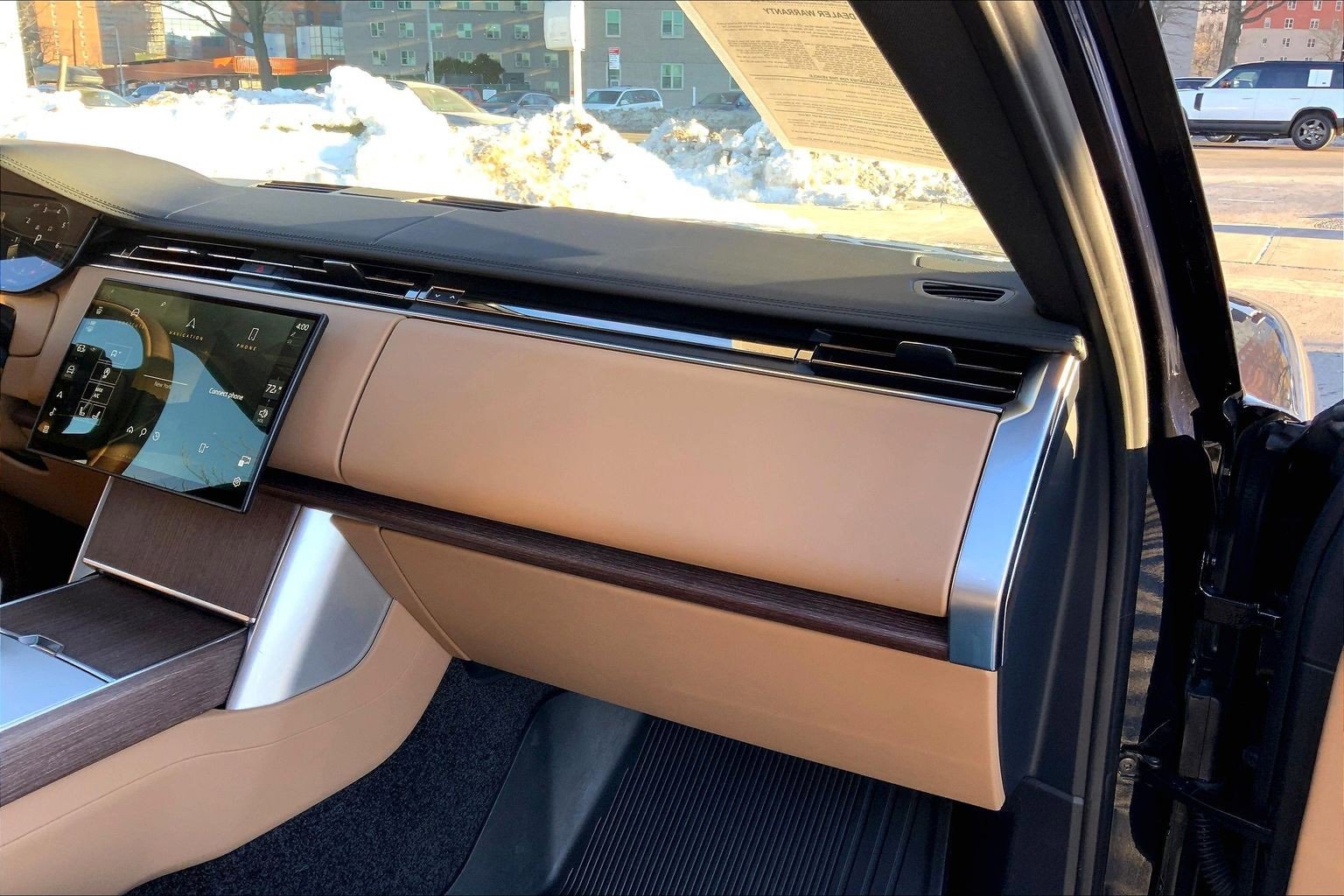 Used 2025 Land Rover Range Rover SE image 18