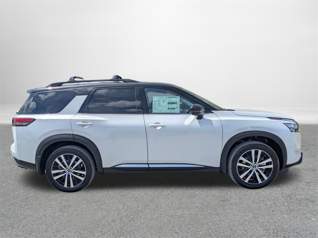 New 2025 Nissan Pathfinder Platinum image 2