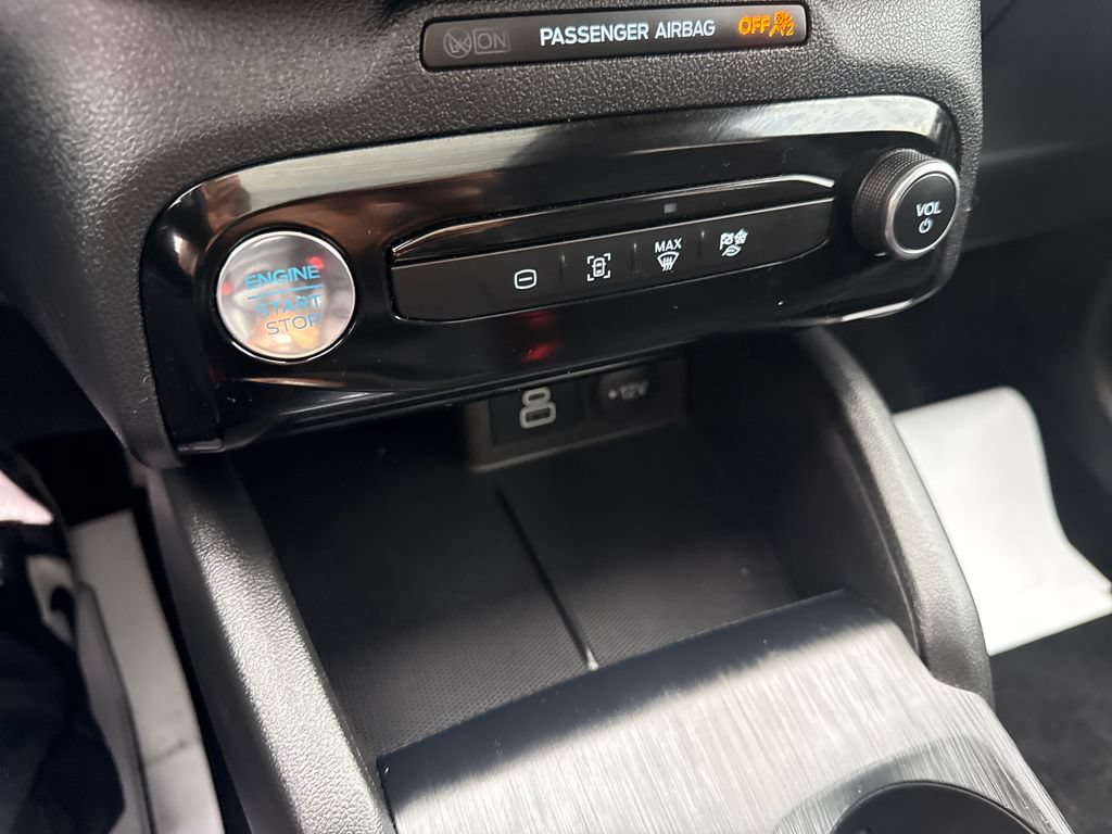 Used 2025 Ford Escape SE FWD image 32