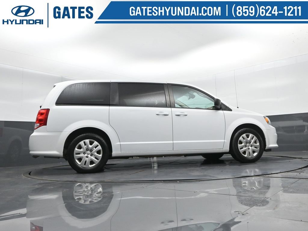 Used 2018 Dodge Grand Caravan SE w/ UConnect Hands-Free Group image 11