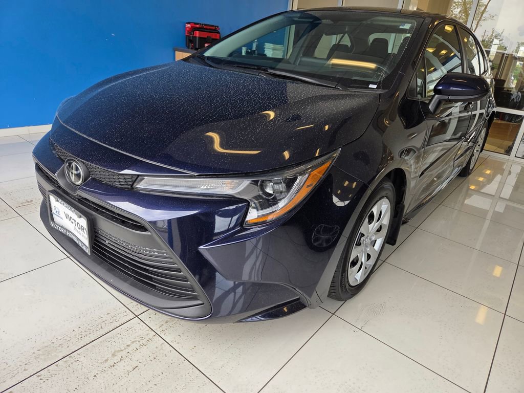 Used 2023 Toyota Corolla LE w/ Carpet Mat Package (TMS) FWD image 1