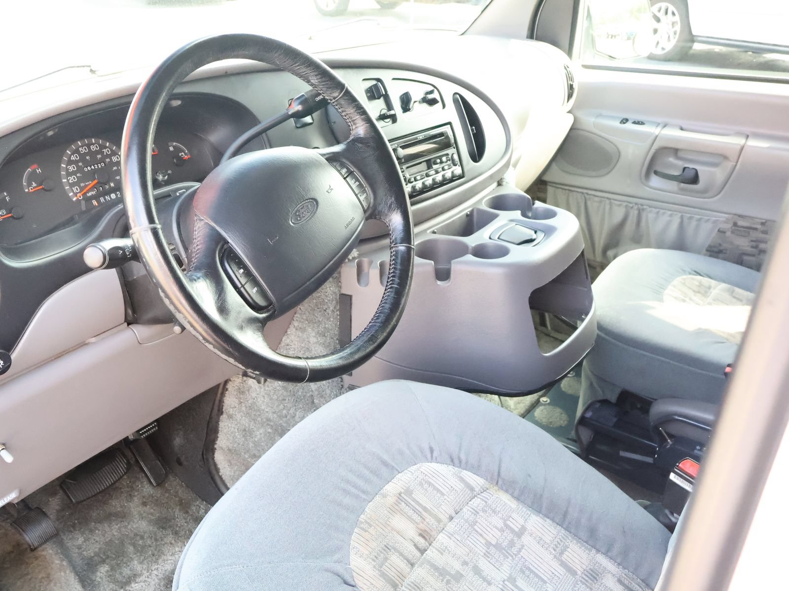 Used 2000 Ford E-150 and Econoline 150 RWD image 25