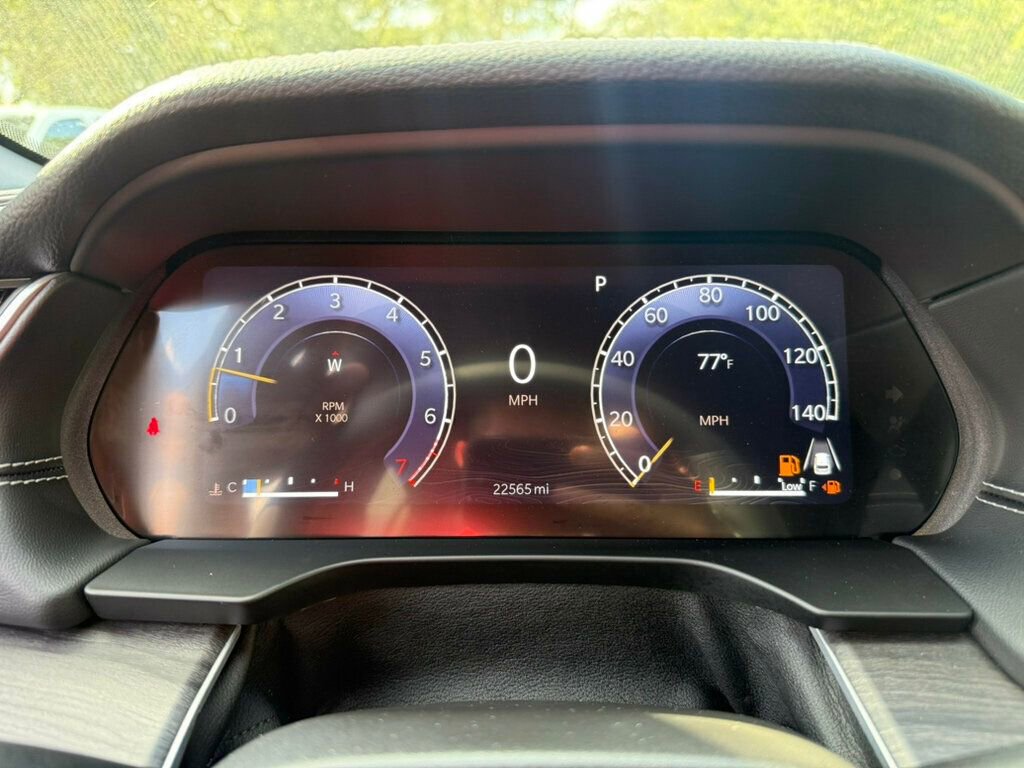 Used 2024 Jeep Grand Cherokee Limited image 4