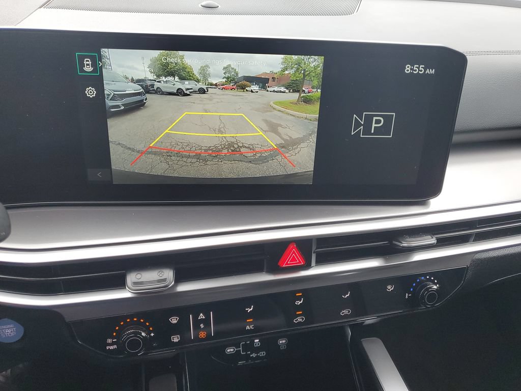 Certified 2025 Kia Sorento LX FWD image 19