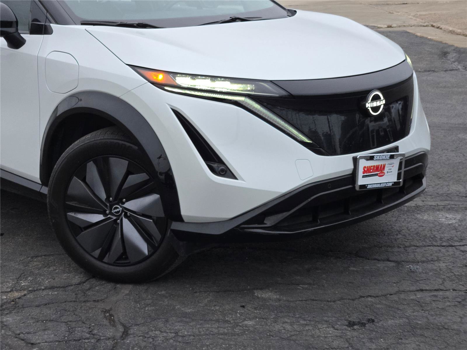 Used 2023 Nissan Ariya AWD image 2