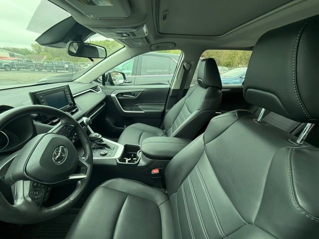 Used 2022 Toyota RAV4 XLE Premium AWD/4WD image 6