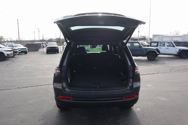 New 2025 Jeep Grand Cherokee Altitude image 23