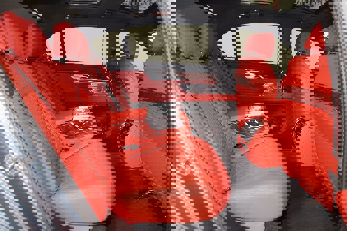 Used 2022 BMW ALPINA B7 xDrive w/ Luxury Rear Seating Package image 17