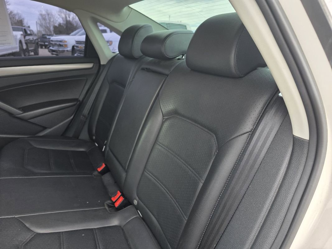 Used 2015 Volkswagen Passat TDI SE FWD image 24