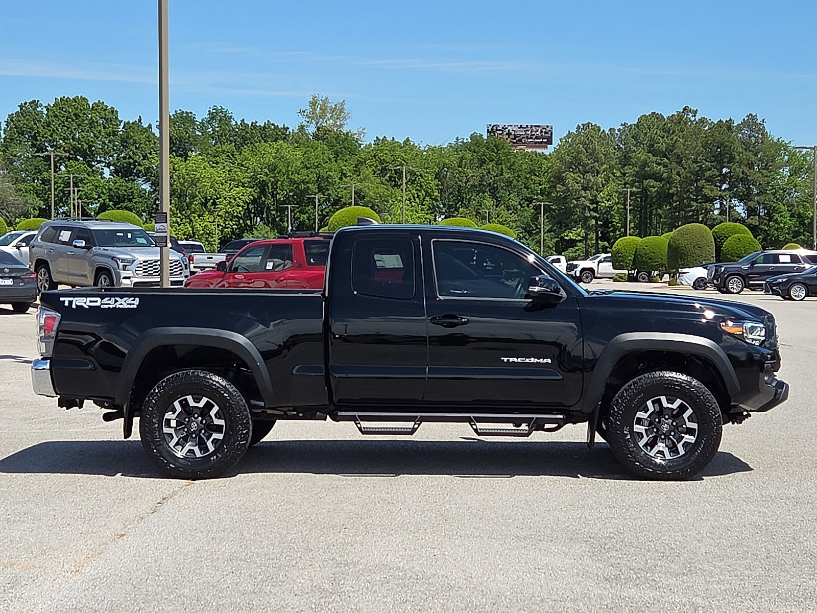 Used 2023 Toyota Tacoma TRD Off-Road AWD/4WD image 6