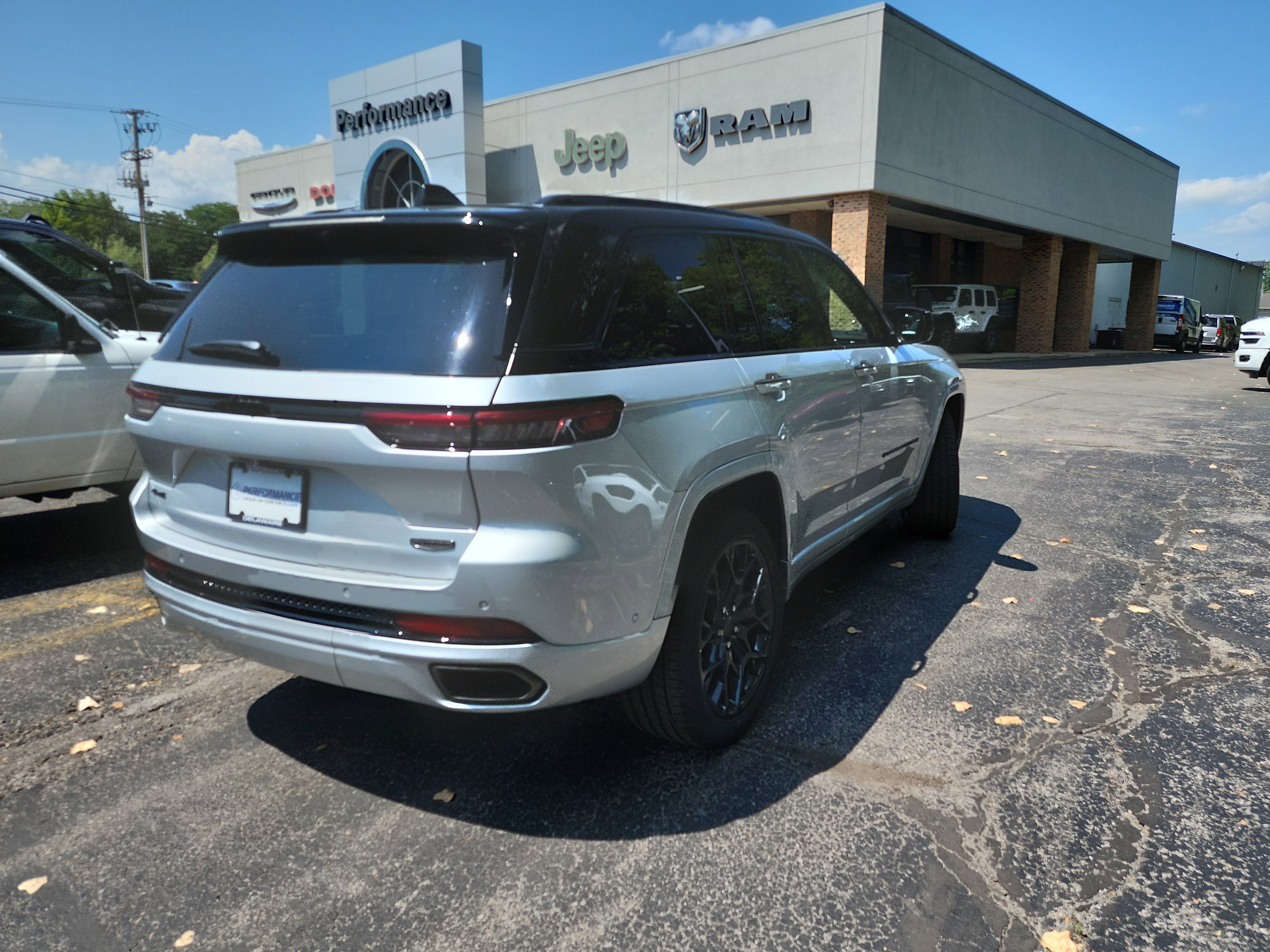New 2025 Jeep Grand Cherokee Summit image 26