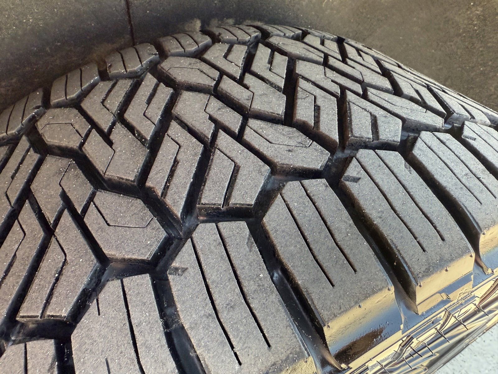 Used 2026 Cadillac Escalade V w/ LPO, ONYX Package image 32