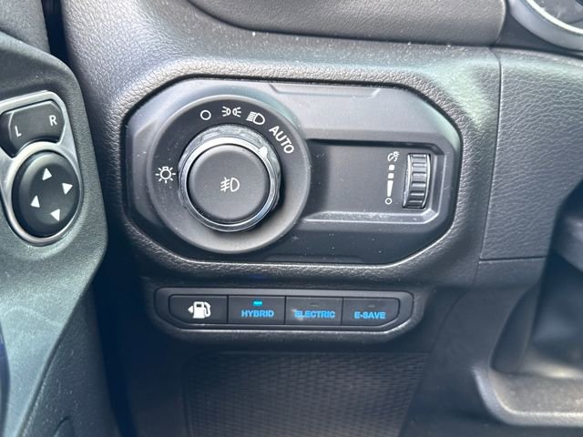 Used 2023 Jeep Wrangler Unlimited Sahara w/ Cold Weather Group image 34