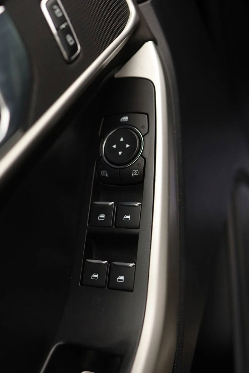 Used 2020 Ford Explorer XLT w/ Comfort Package image 11