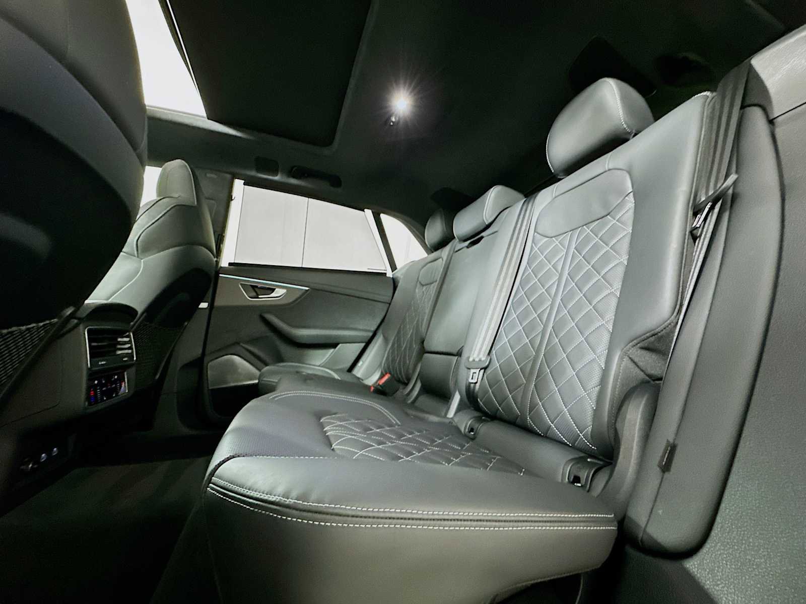 Certified 2024 Audi SQ8 Prestige image 23